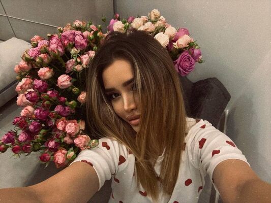  ,   Bella, 20 ,  