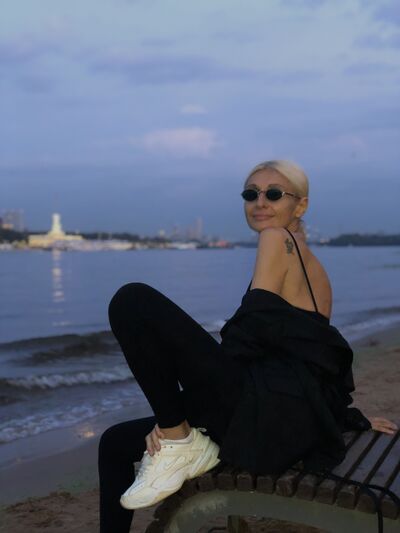  ,   Yana N, 54 ,     , c 