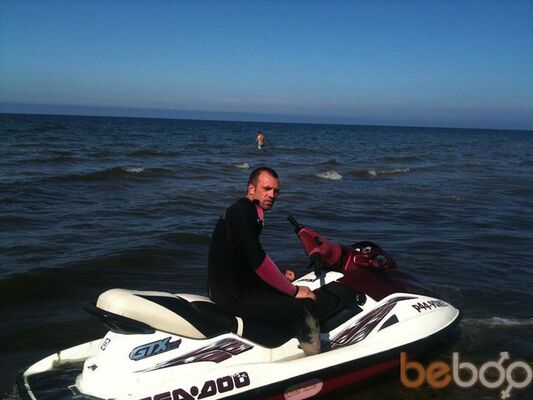  ,   Nikol, 44 ,  
