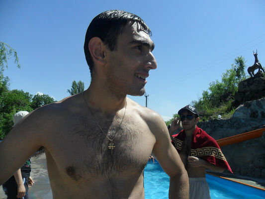  ,   Narek, 32 ,   ,   , c 