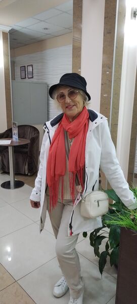  ,   Nina, 64 ,   c , 