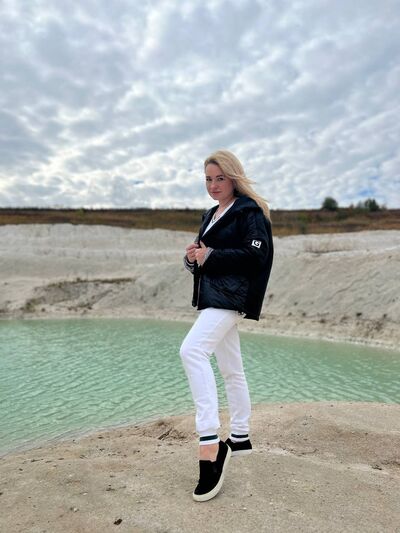  ,   Violetta, 32 ,   c 