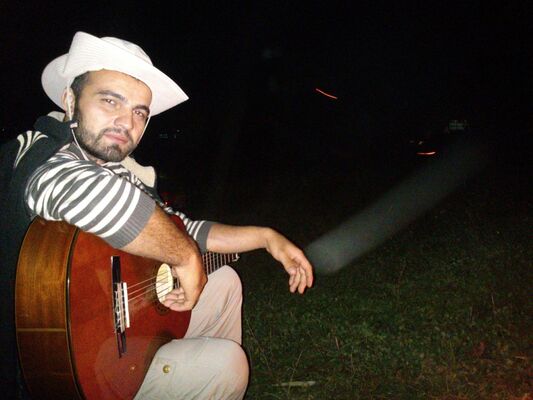  ,   Gio, 39 ,   