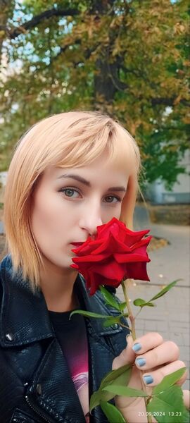  ,   Helly Sane, 37 ,     , c 