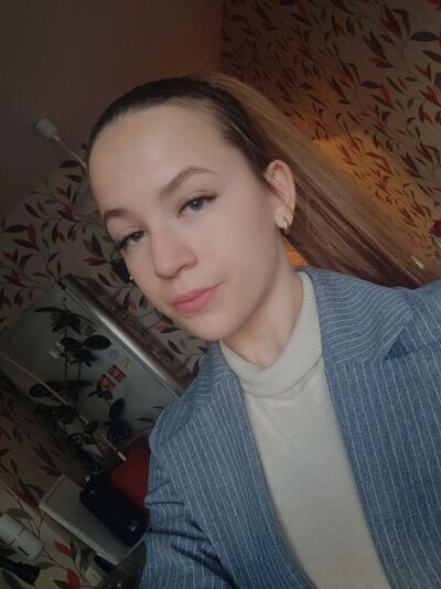  ,   Valeria, 22 ,     