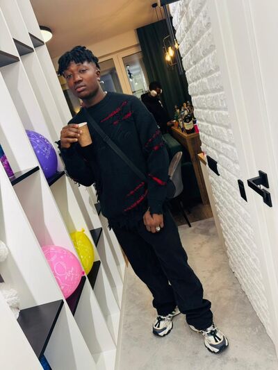  ,   Oheneba, 27 ,   ,   