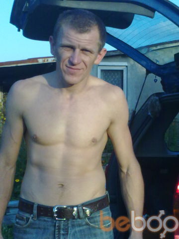  ,   Viktor, 44 ,   