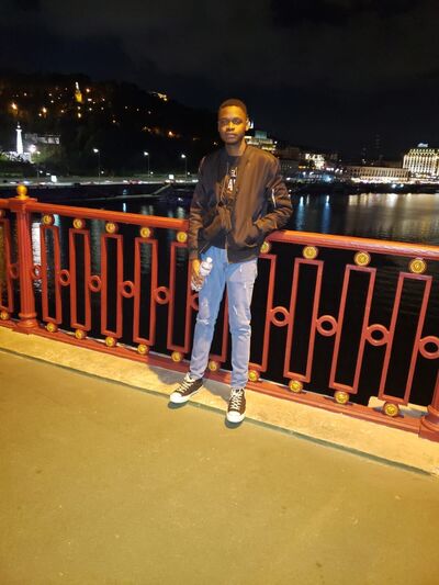  ,   Zoe, 28 ,   ,   , c , 