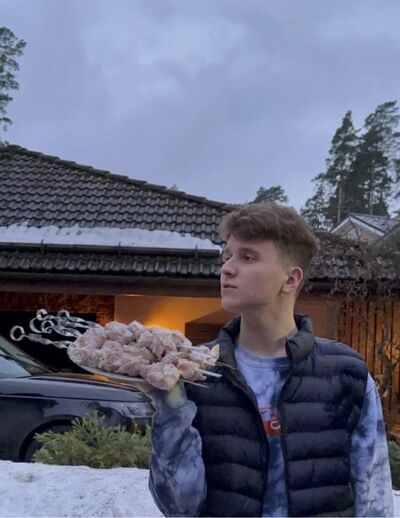  ,   Stefan, 21 ,   ,   