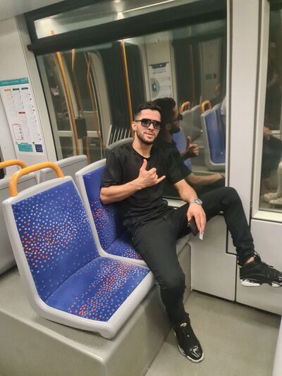  ,   Karim, 27 ,   c , 