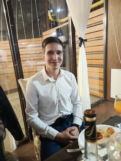  ,   Artyom, 24 ,   ,   