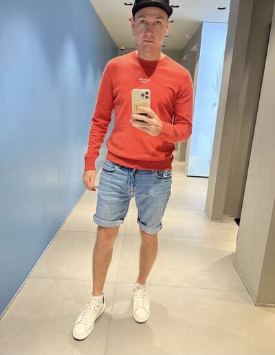  -,   Anton, 35 ,   ,   , c , 