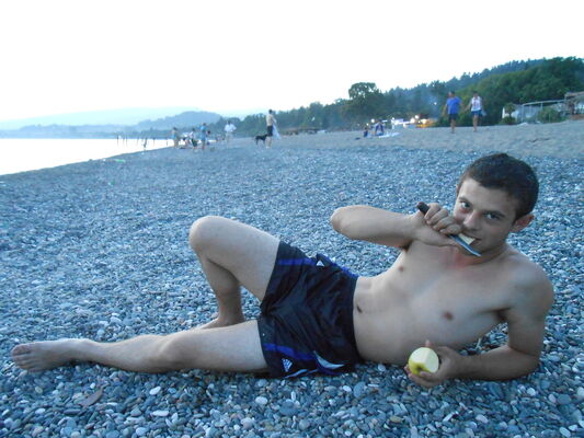  ,   Denis, 32 ,   ,   , c 