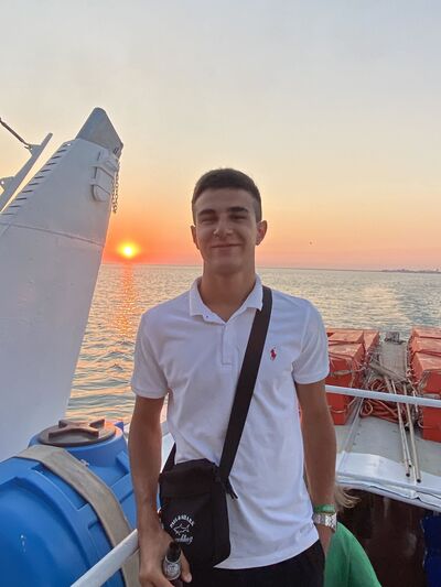 ,   Gio, 21 ,   