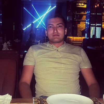  ,   Artur, 32 ,   