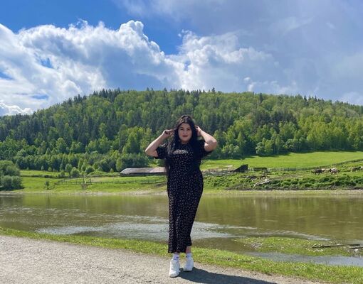 ,   Amina, 28 ,   c 