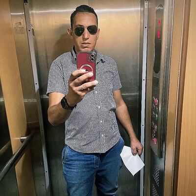  ,   Sami, 32 ,   ,   