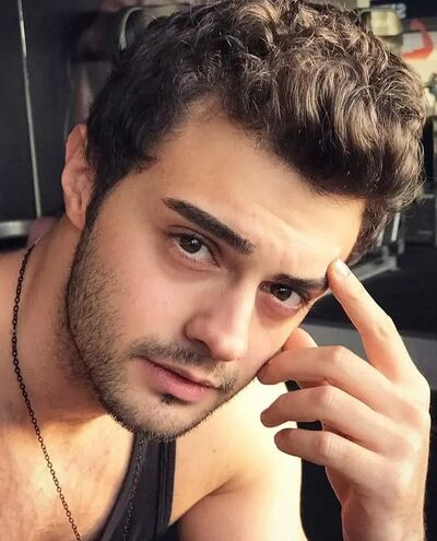  ,   Leon, 28 ,   ,   