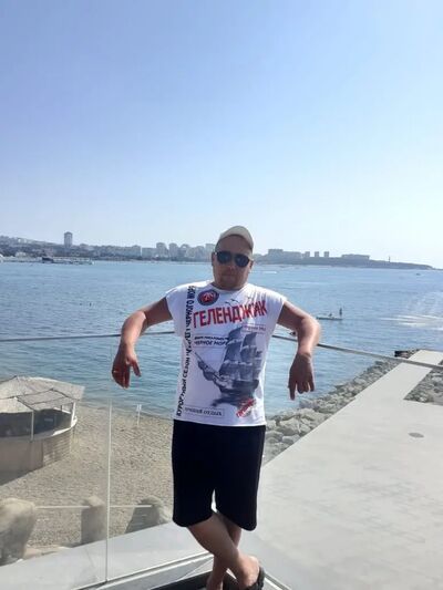  ,   Fanis, 44 ,  