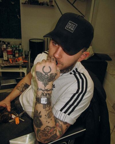  ,   Laret, 33 ,   ,   , c 