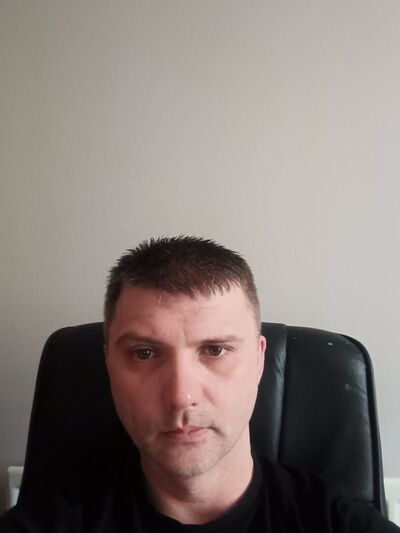  ,   Artur, 42 ,   ,   
