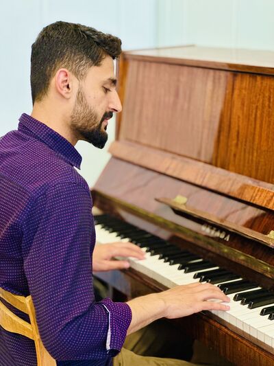  ,   Khan, 26 ,   ,   , c , 