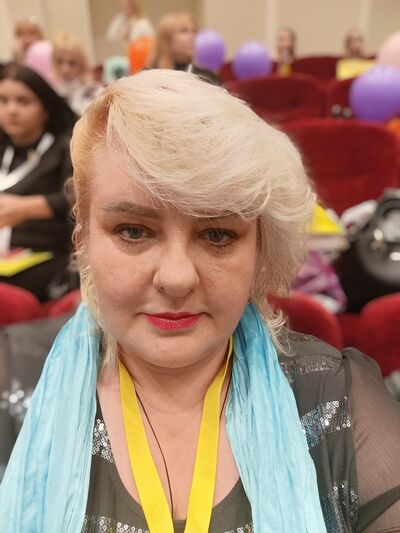  ,   Viktorija, 49 ,   c 
