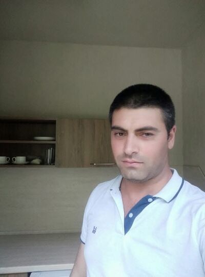  ,   Davit, 32 ,   ,   
