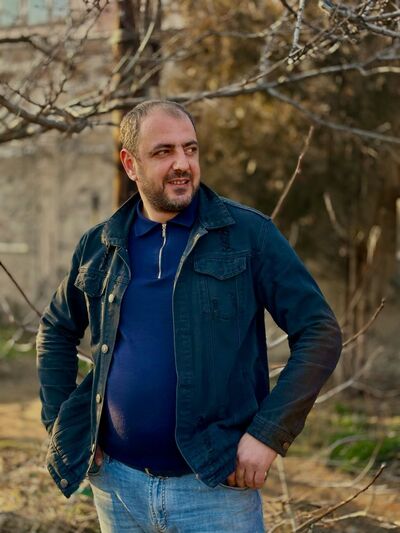  ,   Taron, 39 ,   ,   
