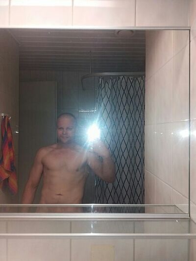  ,   Andrej, 35 ,   