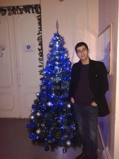  ,   Artur, 32 ,   