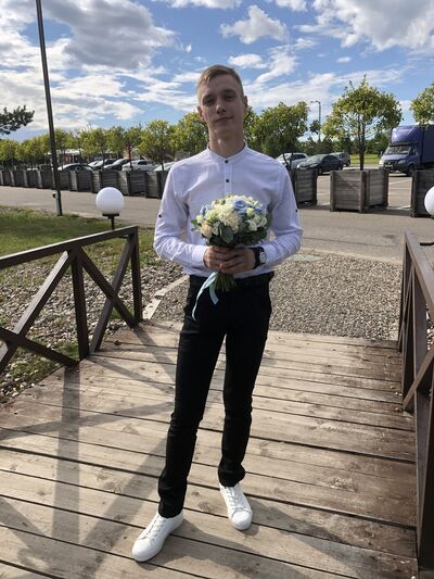  ,   Alex, 26 ,   ,   , c , 