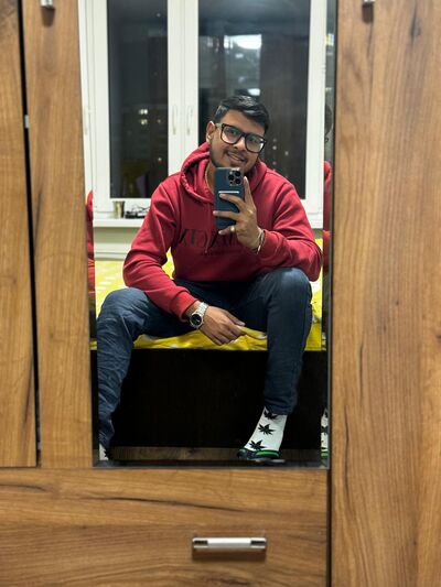  ,   Karan, 28 ,   ,   