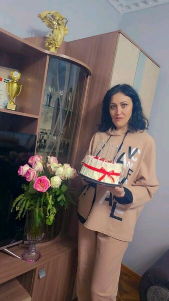  ,   Elvira, 39 ,   ,   