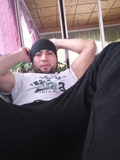  ,   Kolya, 37 ,   ,   