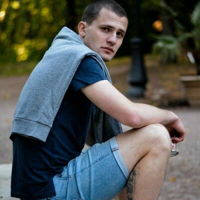  ,   Artur, 28 ,   ,   