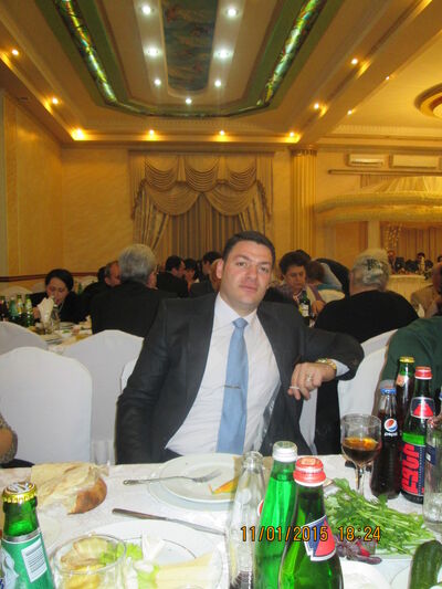  ,   Macho, 44 ,   ,   , c 