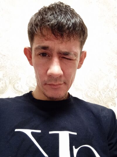  --,   Dominik, 33 ,   ,   