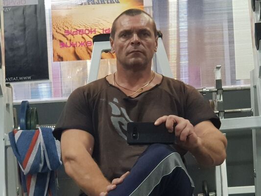  ,   Maks, 46 ,  