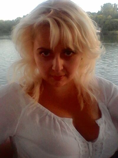  ,   Mila, 43 ,  