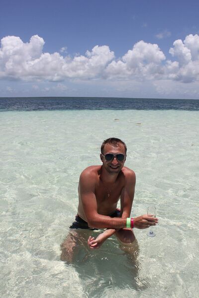  ,   Artur, 44 ,   ,   