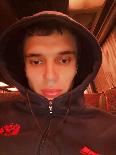  ,   Artur, 28 ,   ,   