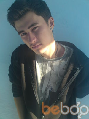  ,   Chris, 32 ,   