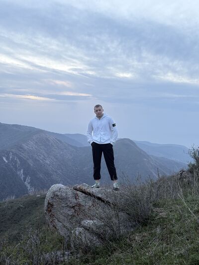 ,   Ilya, 19 ,   ,   