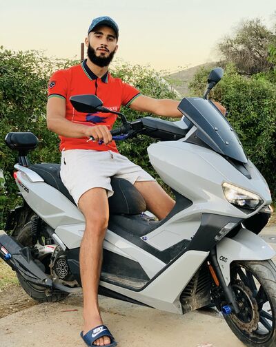  ,   Tarek, 27 ,   ,   