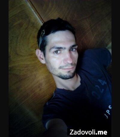  ,   Daniel, 32 ,   