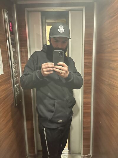  ,   MrJ, 32 ,  