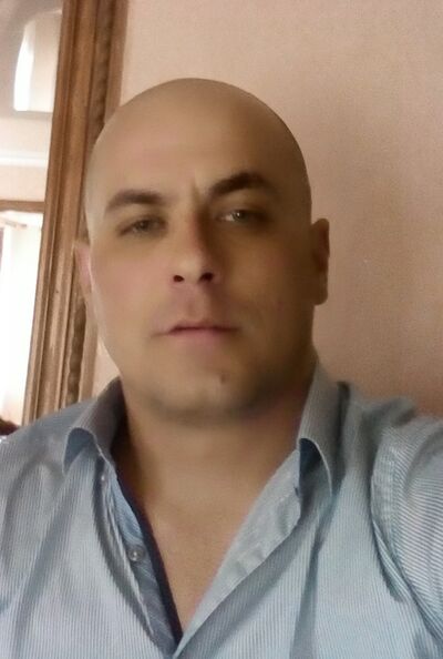  ,   Artiom, 40 ,   