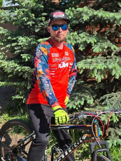  ,   Leon, 40 ,   ,   , c 