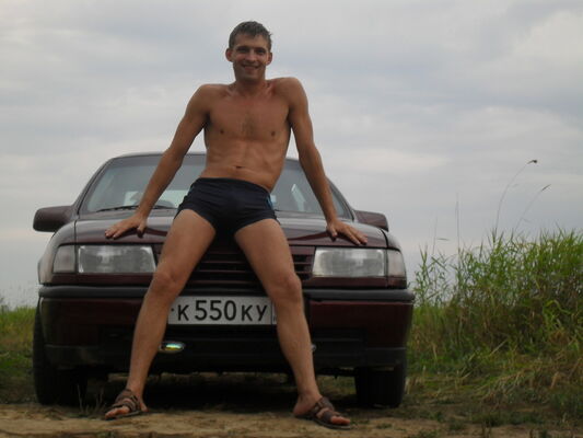  ,   Max, 43 ,   